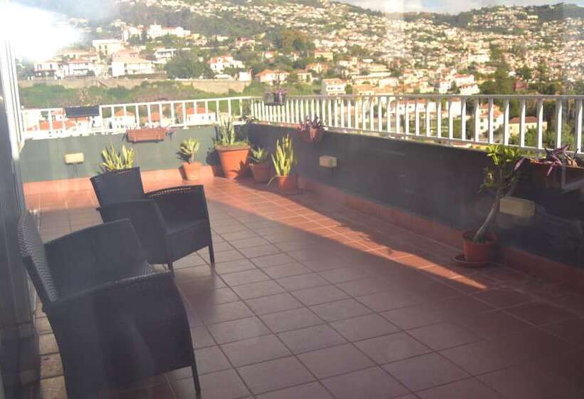 1 Bedroom Penthouse Apartment, Casal São João Cottages
