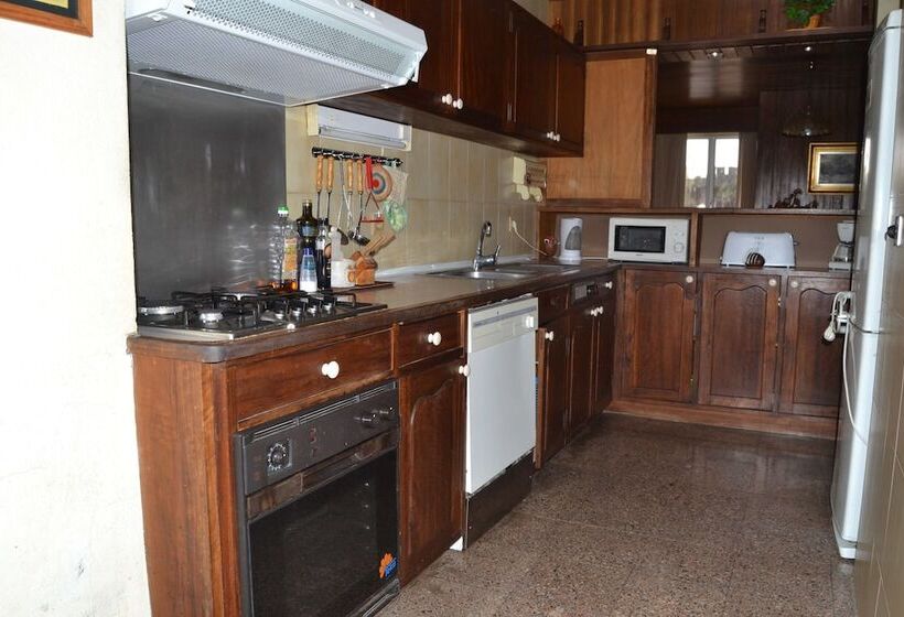 1 Bedroom Penthouse Apartment, Casal São João Cottages