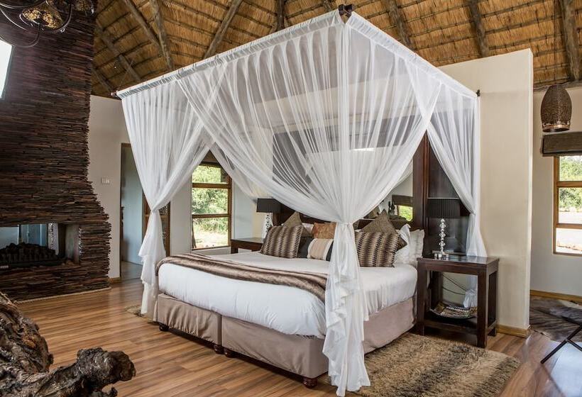 Deluxe люкс с видом, Umzolozolo Private Safari Lodge & Spa