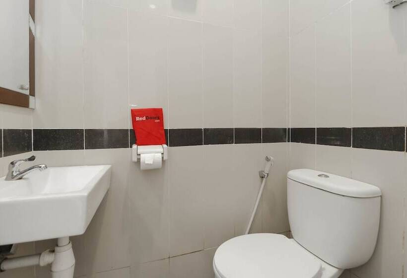 Номер Deluxe, Reddoorz Near Exit Toll Bogor