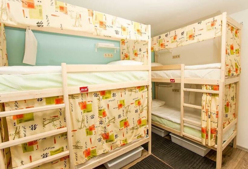 تختخواب در اتاق مشترک, «very Center» Hostel