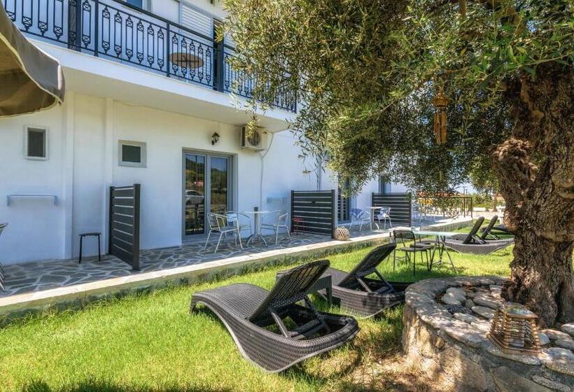 إستديو قياسى مزود بشرفة, Denise Studios And Apartments