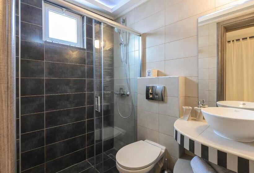 غرفة قياسية ثلاثية مزودة بشرفة, Denise Studios And Apartments