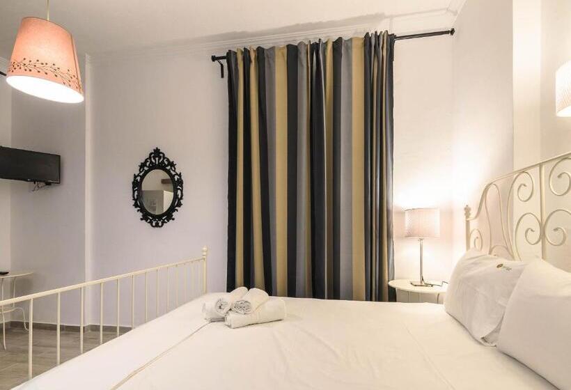 إستديو قياسى مزود بشرفة, Denise Studios And Apartments