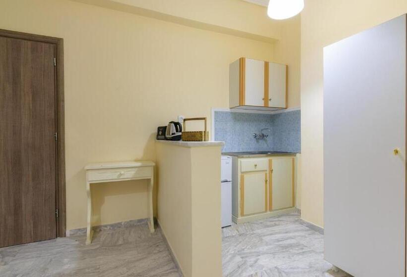 غرفة قياسية ثلاثية مزودة بشرفة, Denise Studios And Apartments