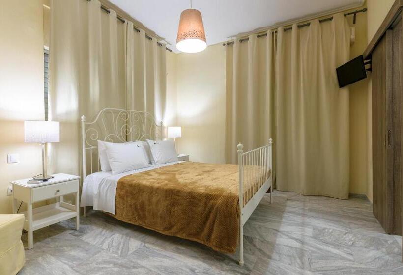 غرفة قياسية ثلاثية مزودة بشرفة, Denise Studios And Apartments