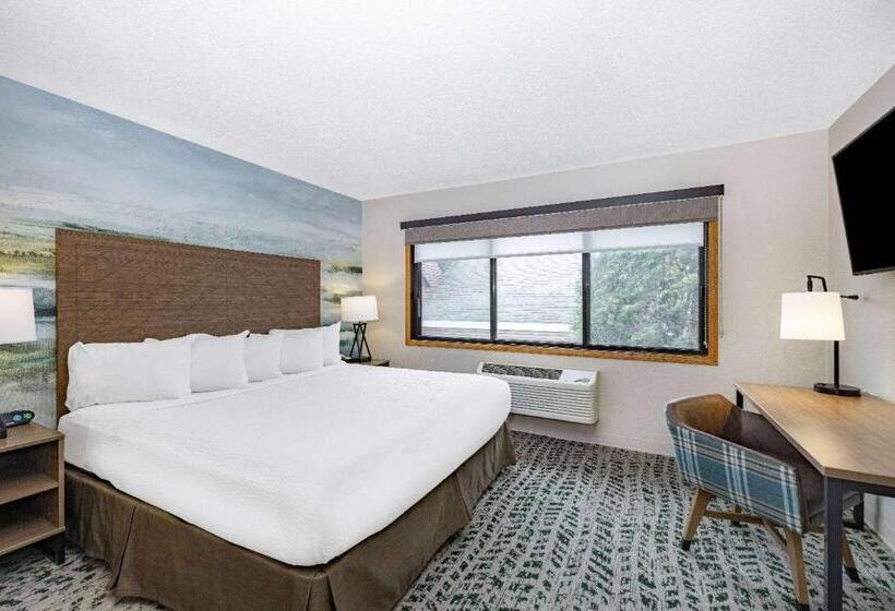 Люкс Deluxe Кровать Кинг, Americinn By Wyndham Duluth South Proctor Black Woods Event Ctr