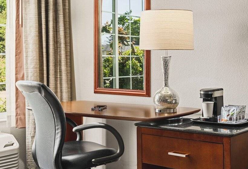 Family Suite, The Ashley Inn & Suites