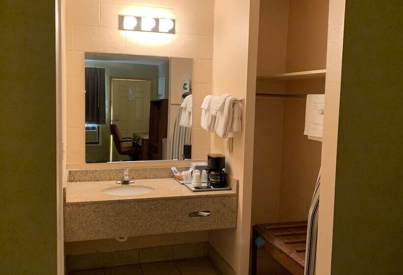 Номер Стандарт 2 Двуспальные Кровати, Executive Inn Dodge City, Ks