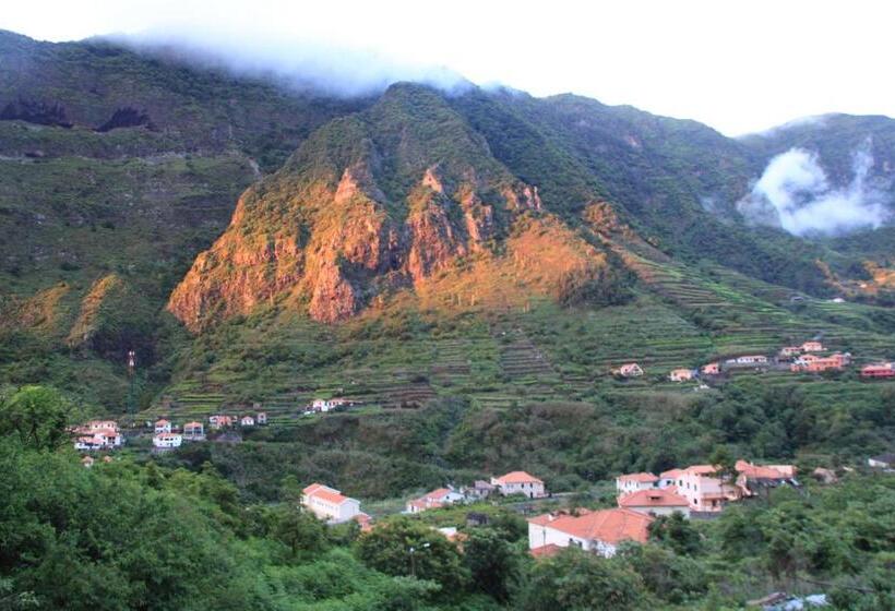 Suite with Terrace, Madeira Surf Lodge