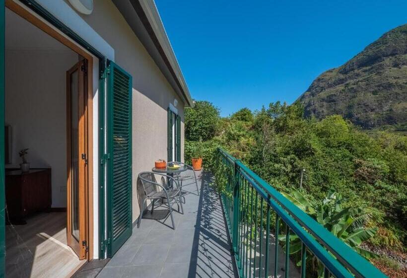 اتاق استاندارد با بالکن, Madeira Surf Lodge