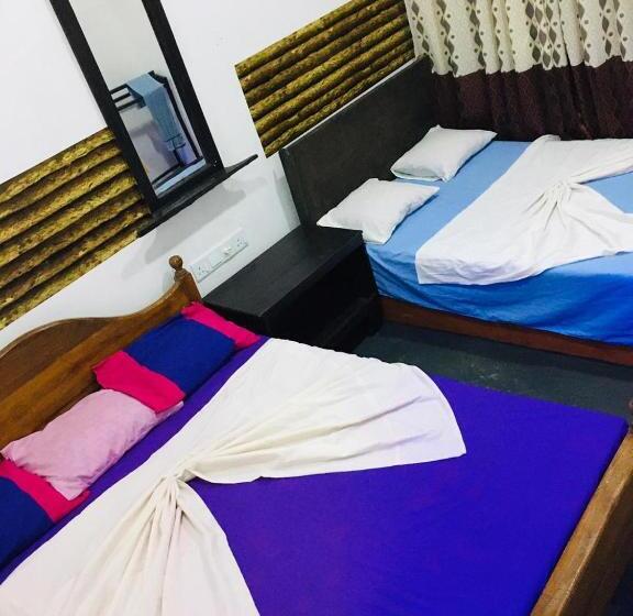 スタンダード４人部屋, Bathiya Tourist Guest Anuradhapura