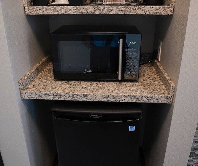 Номер Deluxe Кровать Кинг, Brookstone Inn & Suites