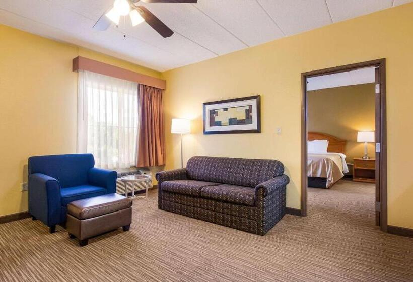 Люкс Deluxe Кровать Кинг, Quality Inn & Suites Cvg Airport