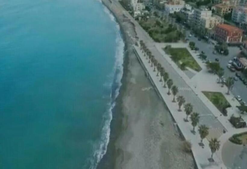 اتاق لوکس با چشم‌انداز دریا, I Mori In Campidoglio Affitta Camere