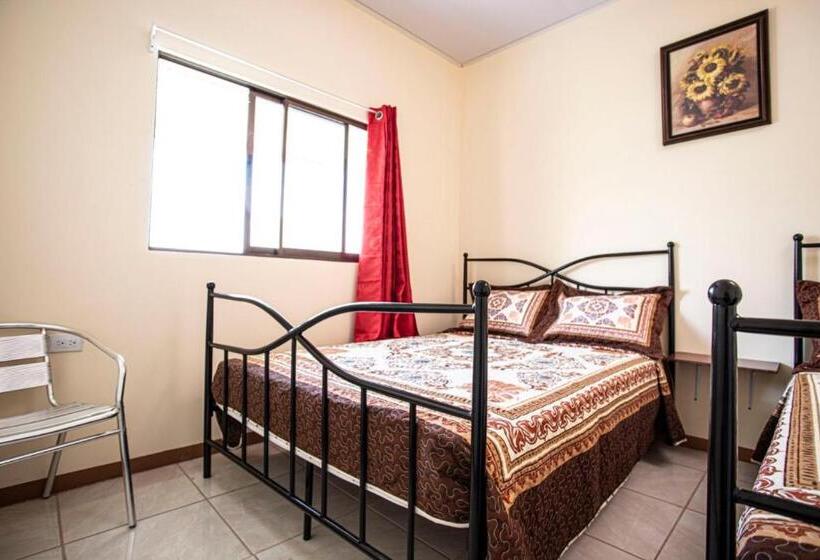غرفة قياسية رباعية, Flor De Katty Hostel Airport