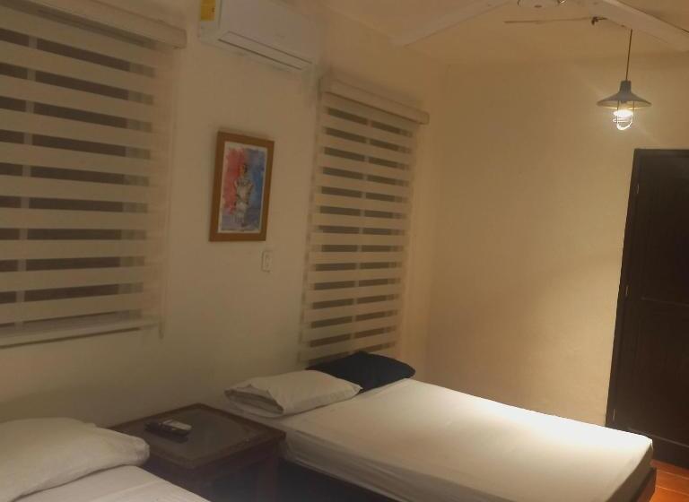 استودیوی لوکس, Bea Rooms And Studios