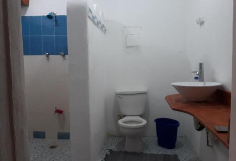 اتاق راحتی سه تخته, Bea Rooms And Studios
