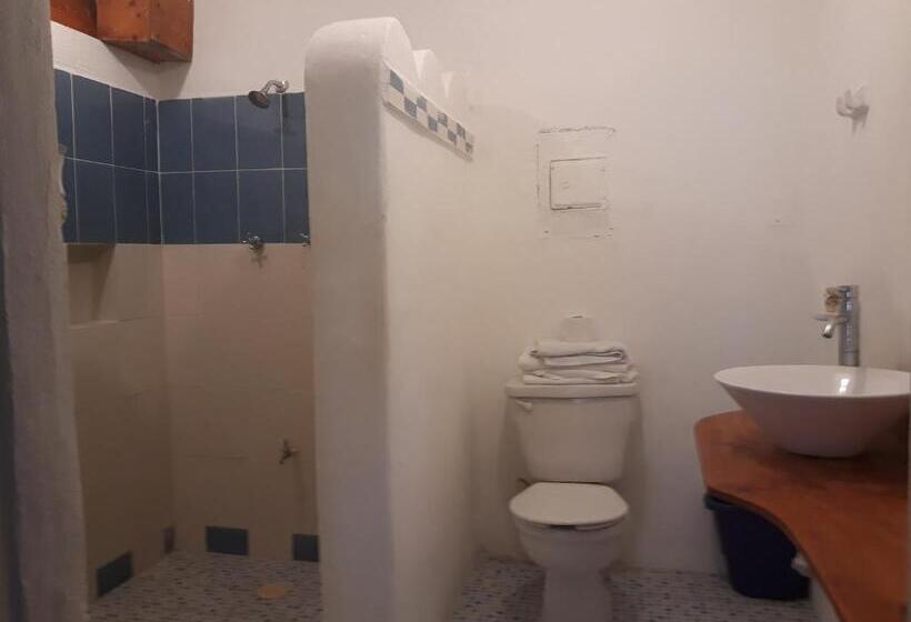 اتاق راحتی سه تخته, Bea Rooms And Studios