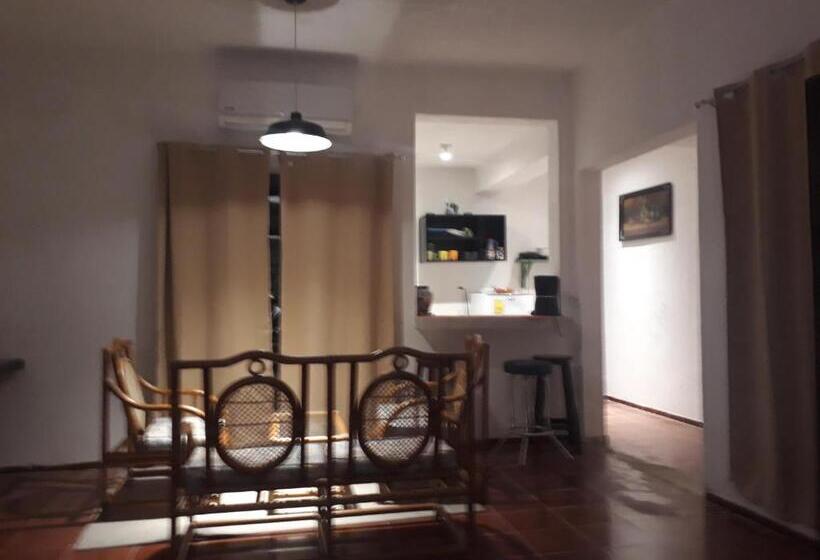 اتاق راحتی سه تخته, Bea Rooms And Studios