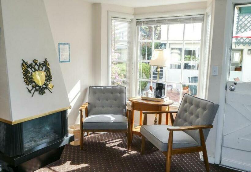 Номер Стандарт, Carmel Fireplace Inn