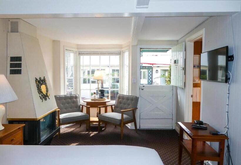 Номер Стандарт, Carmel Fireplace Inn