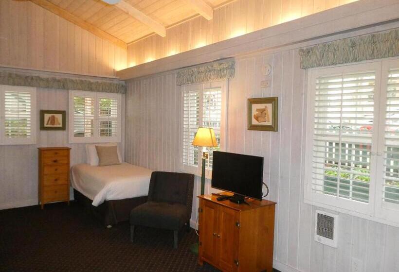 Номер Стандарт, Carmel Fireplace Inn