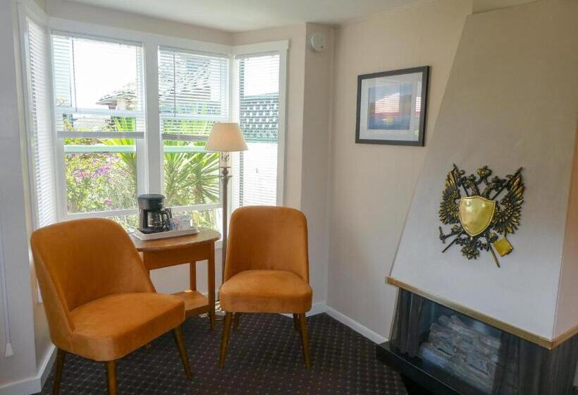 Номер Стандарт, Carmel Fireplace Inn