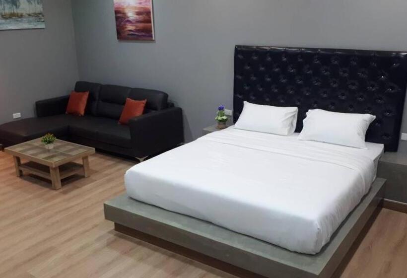 Номер Deluxe Кровать Кинг, Sawasdee​ Buriram​ Resort