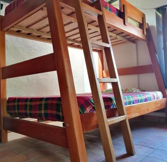Хижина, El Refugio Hostel Curití