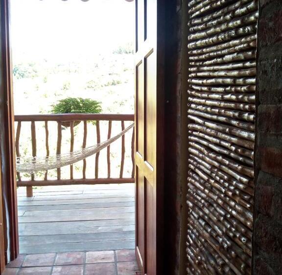 Хижина, El Refugio Hostel Curití