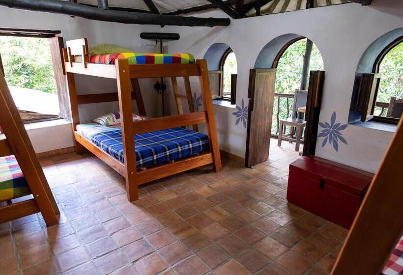 Кровать в Общей Комнате, El Refugio Hostel Curití