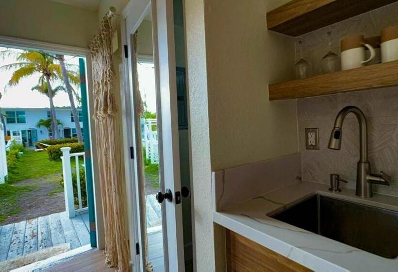 스탠다드 방갈로 정원 전망, Seahorse Beach Bungalows