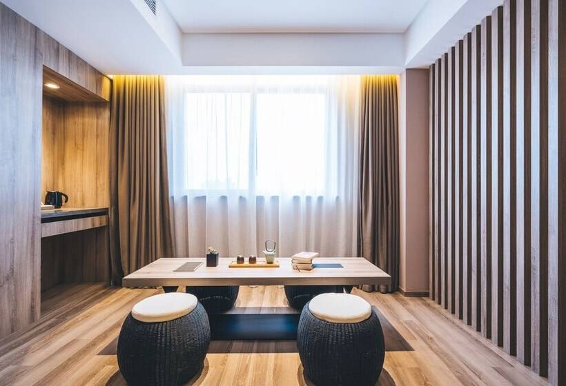 Superior Room, Atour