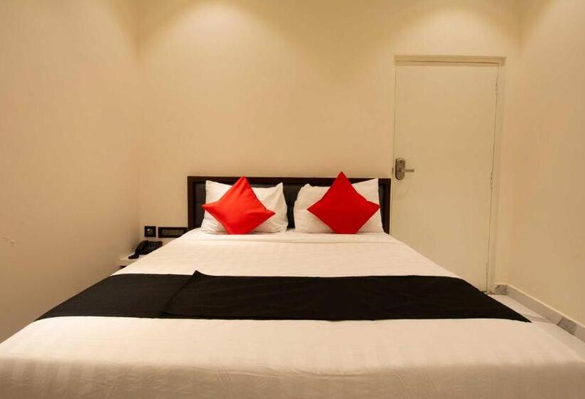 豪华三人间, Collection O Hotel Royal Benza