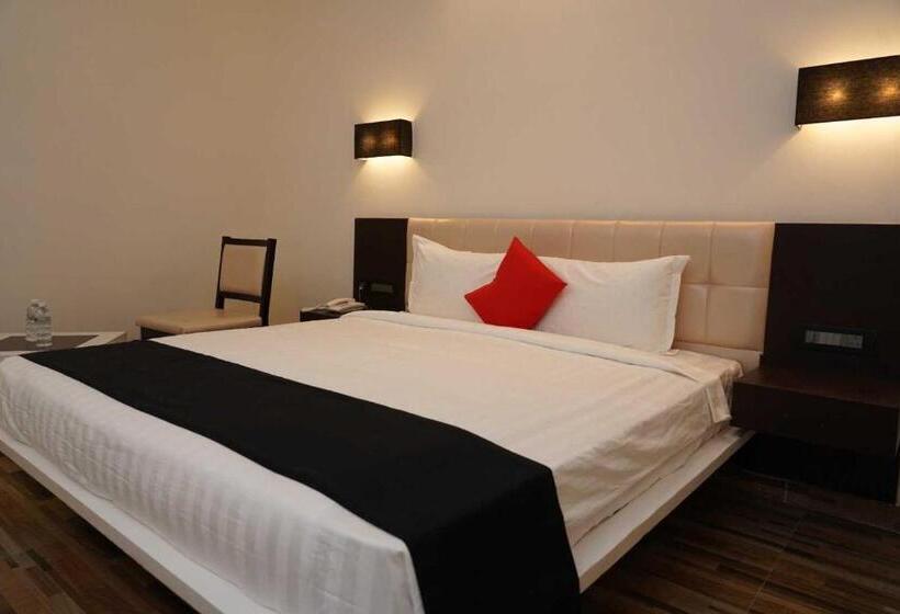 豪华三人间, Collection O Hotel Royal Benza