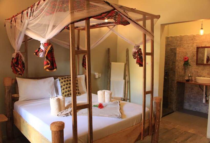 اتاق استاندارد سه نفره, Chanya Lodge
