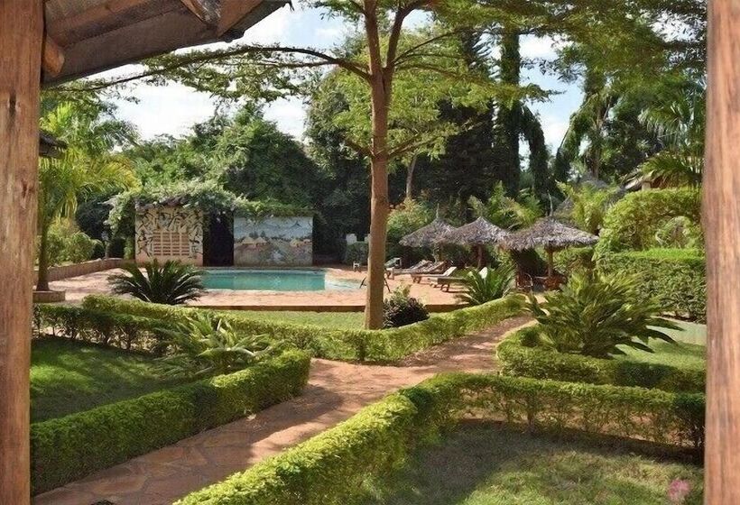 اتاق خانوادگی, Chanya Lodge