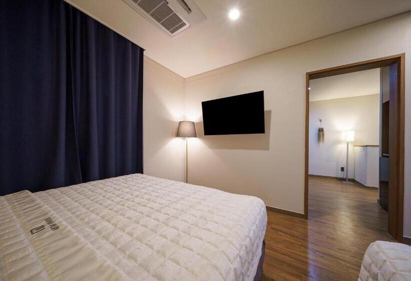 Suíte Deluxe Cama King, Mtm Family