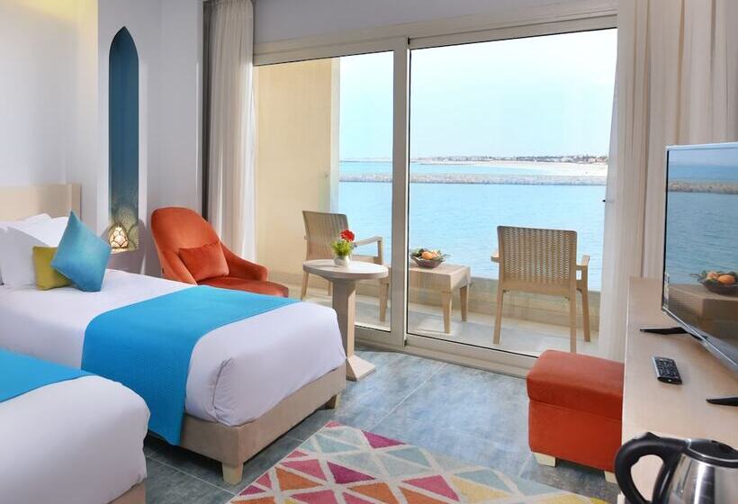 اتاق لوکس با چشم‌انداز دریاچه, Ux La Playa Alamein
