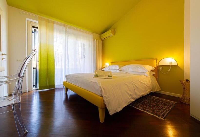 Habitació Estàndard amb Balconada, L'angolo Di Lore B&b