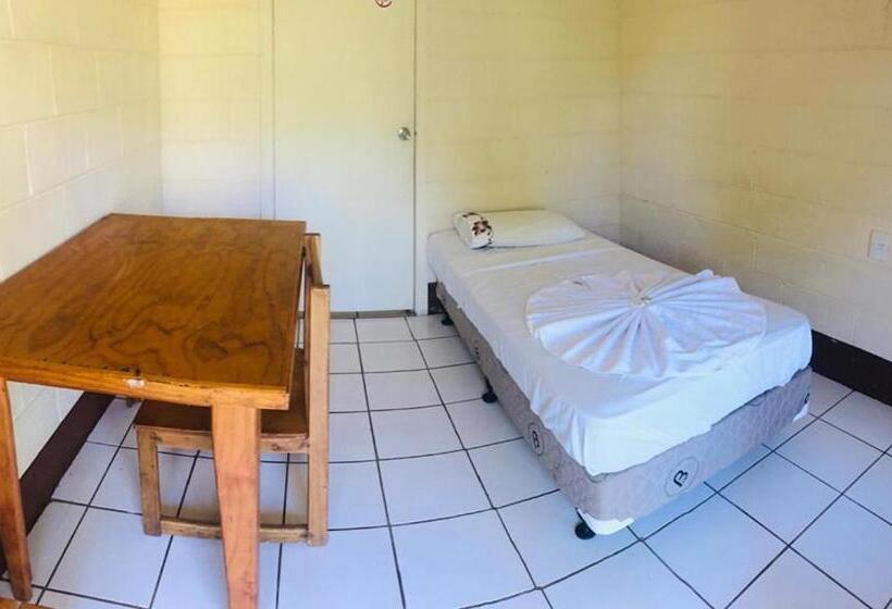 اتاق استاندارد سه تخته با سرویس بهداشتی مشترک, Transit Motel