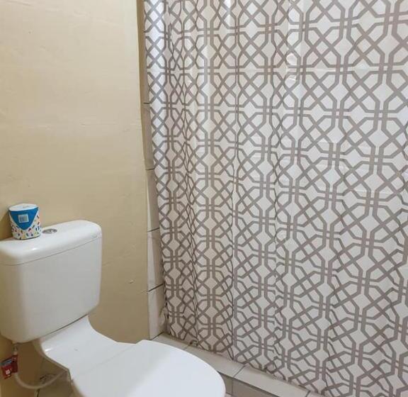 اتاق استاندارد, Transit Motel