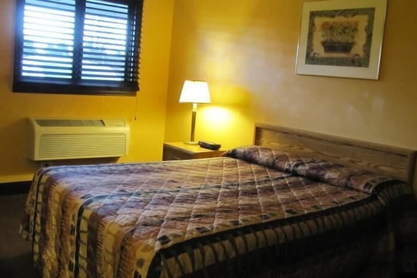 Номер Стандарт, Colonial Inn Mercer Grove City