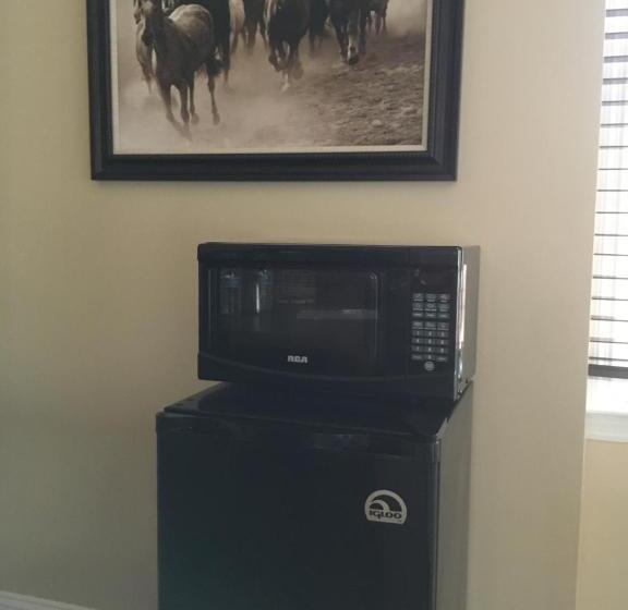 Номер Стандарт, Colts Neck Inn