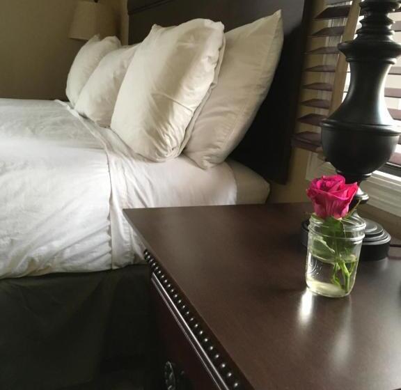 Номер Стандарт, Colts Neck Inn