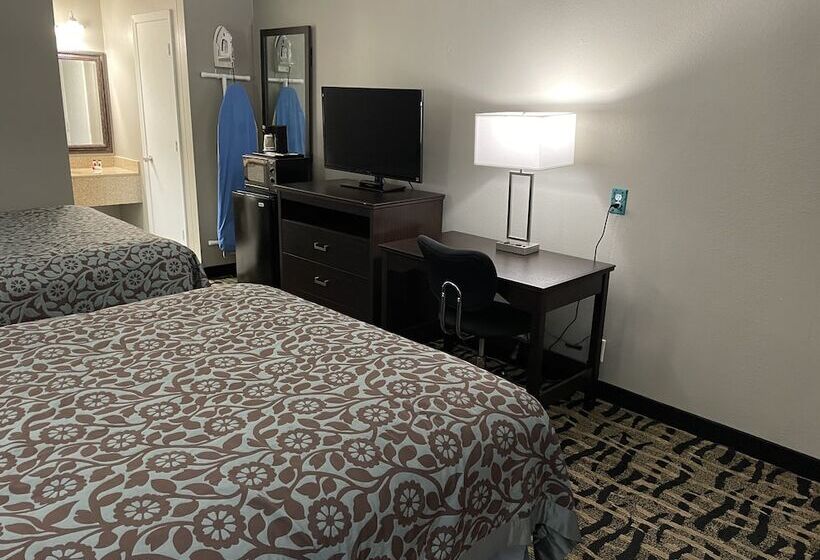 带2个双人床的标准工作室, Days Inn & Suites By Wyndham Collierville Germantown Area