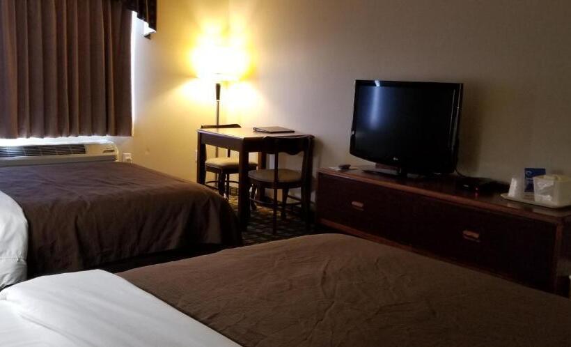 Номер Deluxe, Fairbridge Inn & Suites Batavia  Darien Amusement Park