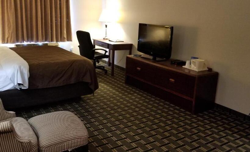 Люкс Кровать Кинг, Fairbridge Inn & Suites Batavia  Darien Amusement Park