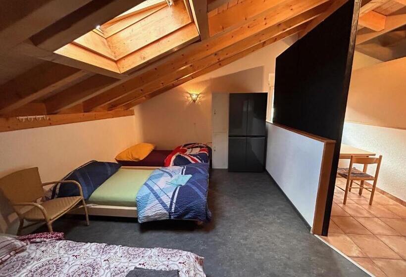 تختخواب در اتاق مشترک, Gite La Cigale Lit En Dortoir